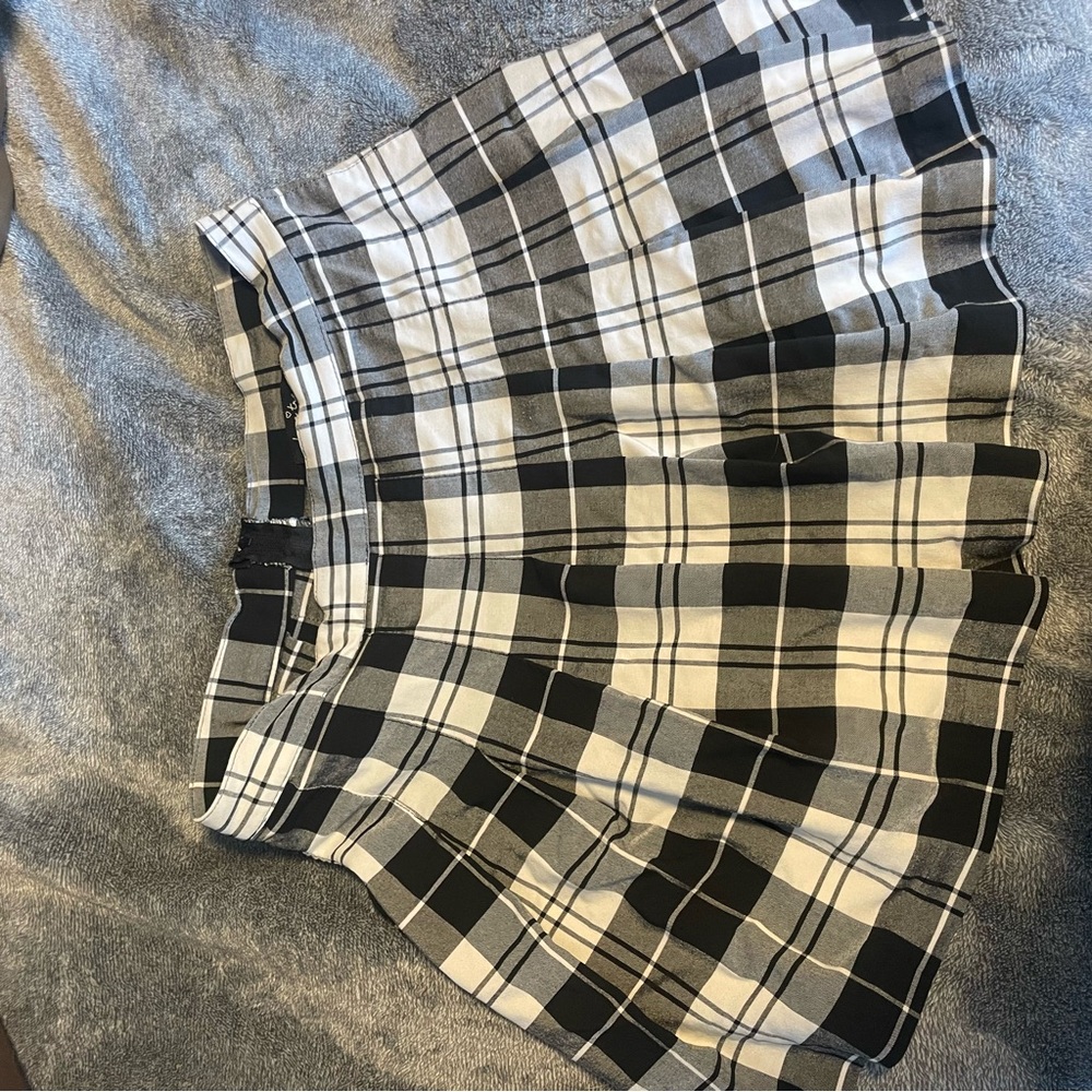 Love Tree Monochrome Plaid Skirt